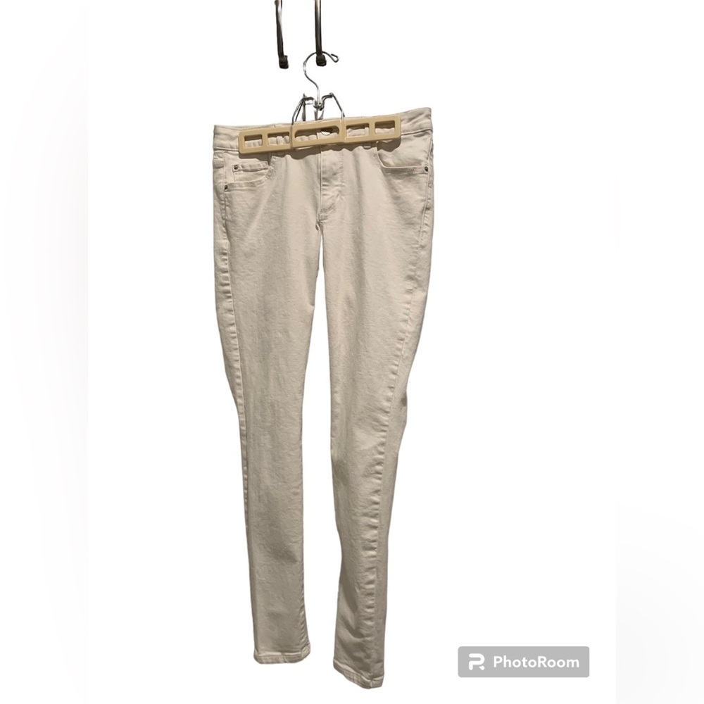 Garage white jeggings size 9 with stretch, high waisted, perfect for beachwear